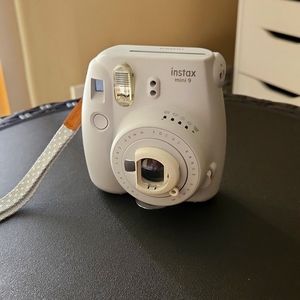 Fujifilm instax mini 9 in smokey white